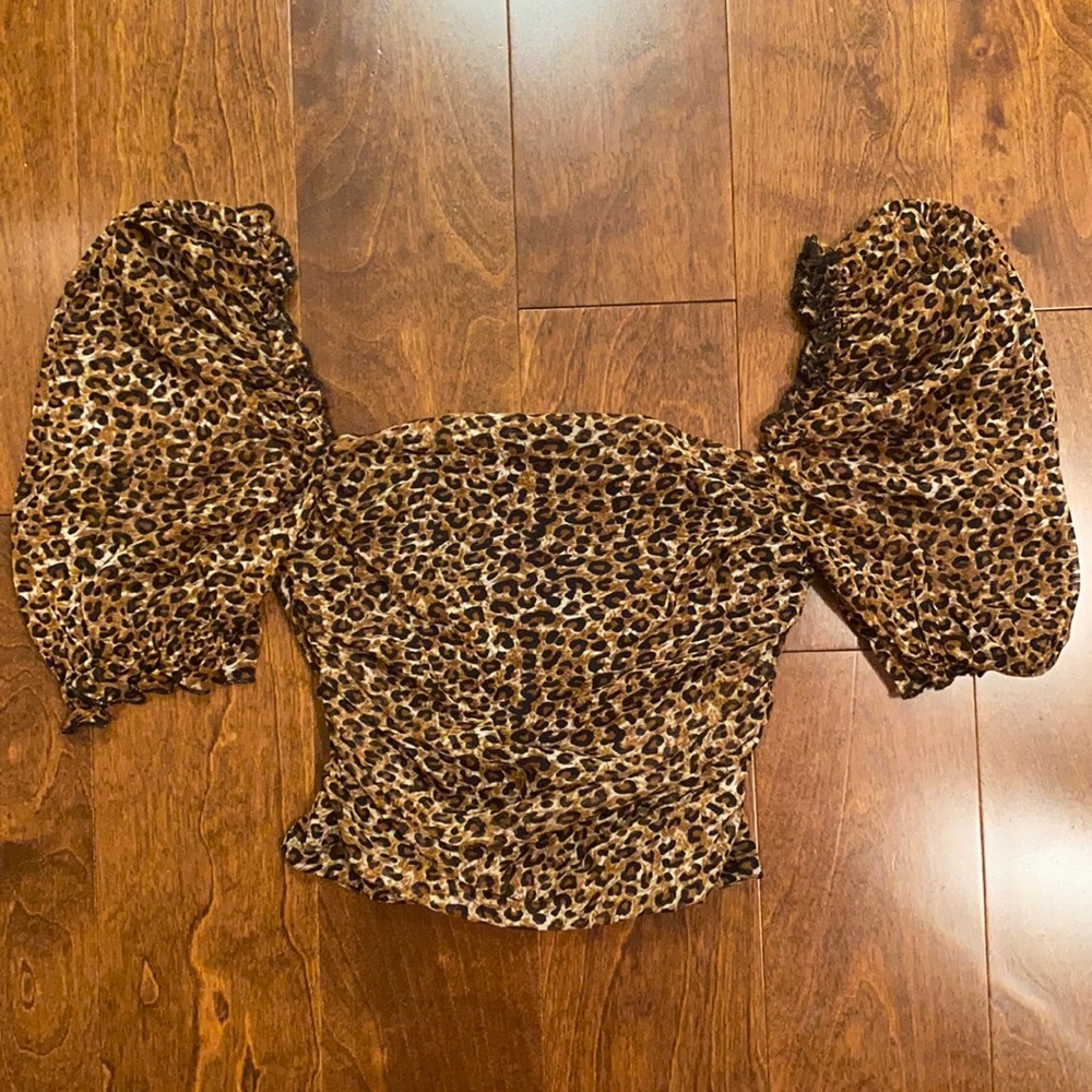 Leopard Ruched Puff Sleeve Crop Top